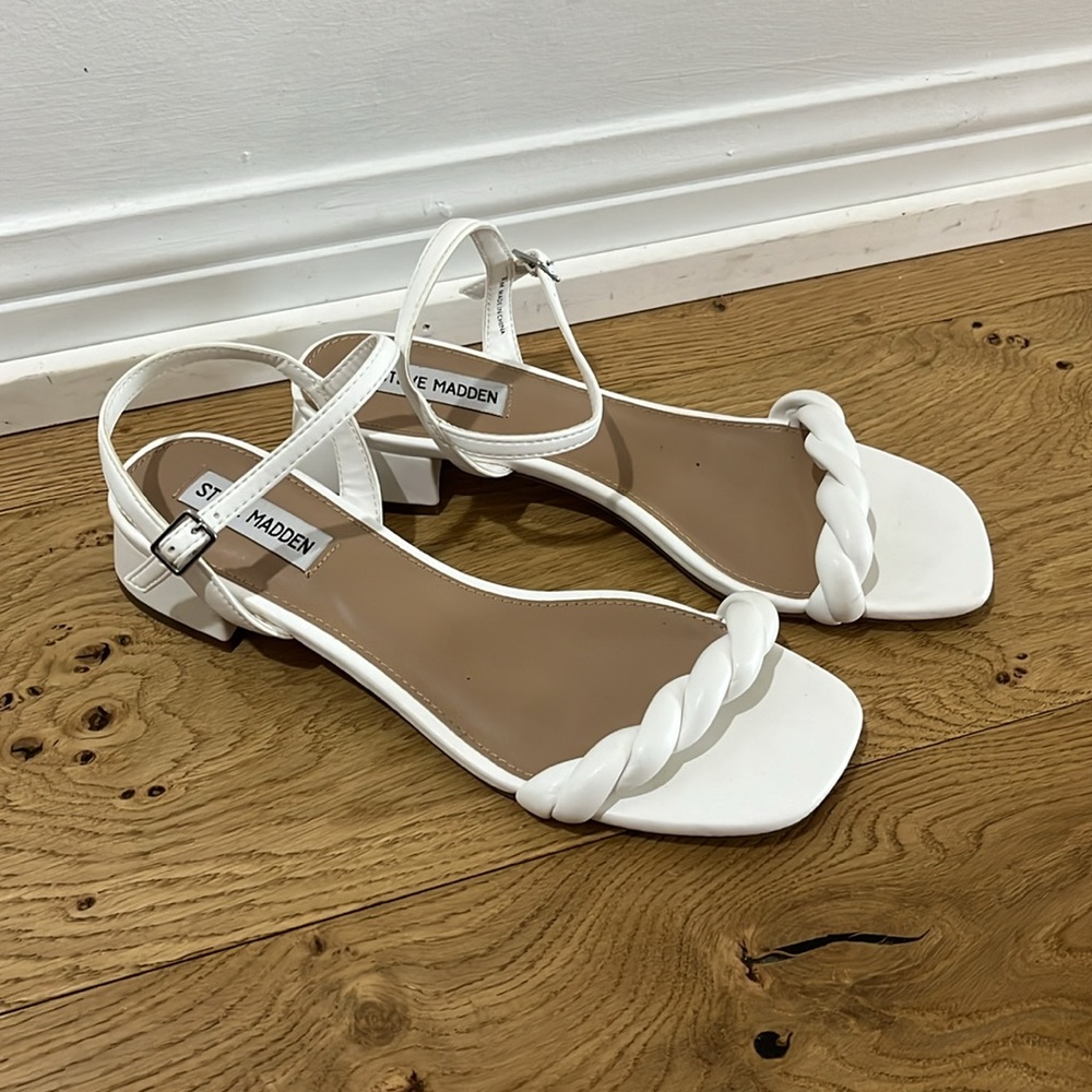 Steve Madden White Low Heel Twist Sandal Size 8.5